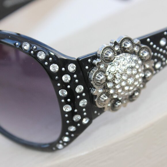 Montana West Sunglasses in Black w/Silver Swirl Flower  display picture 2